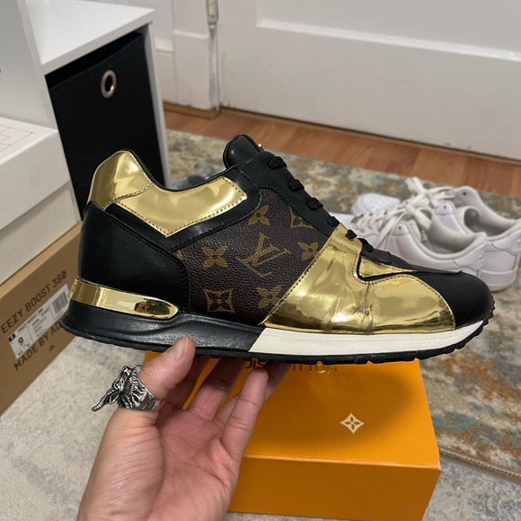 Fair Used Men Size 9 (Euro Sz 42) Louis Vuitton Run Away Sneakers Monogram Logo - Picture 8 of 16